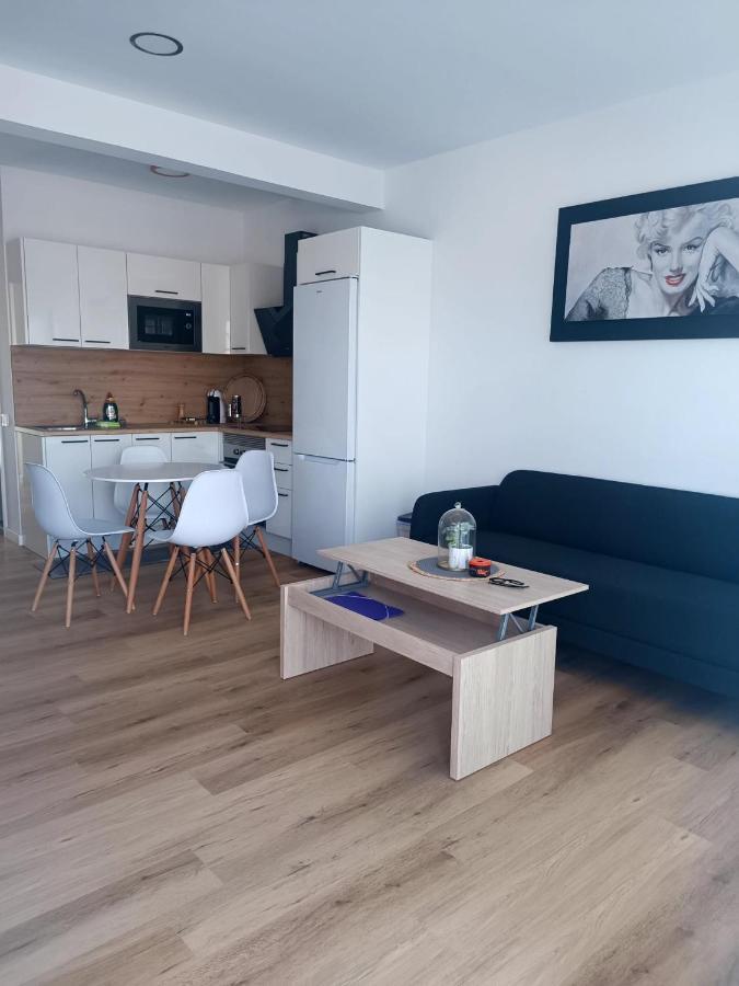 Fuerte Vibes Guest House In Corralejo Exterior photo